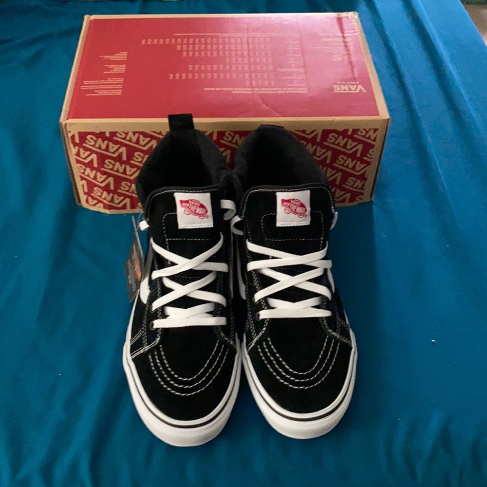 Vans Sk8-Hi Mte men’s size 8.5 black/true white